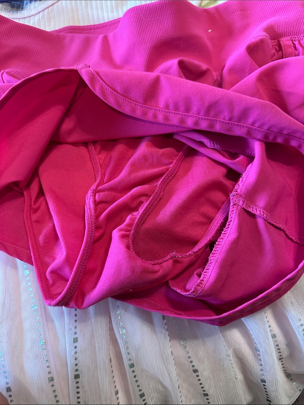 Reebok Women’s Hot Pink Athletic Shorts - Picture 4 of 6